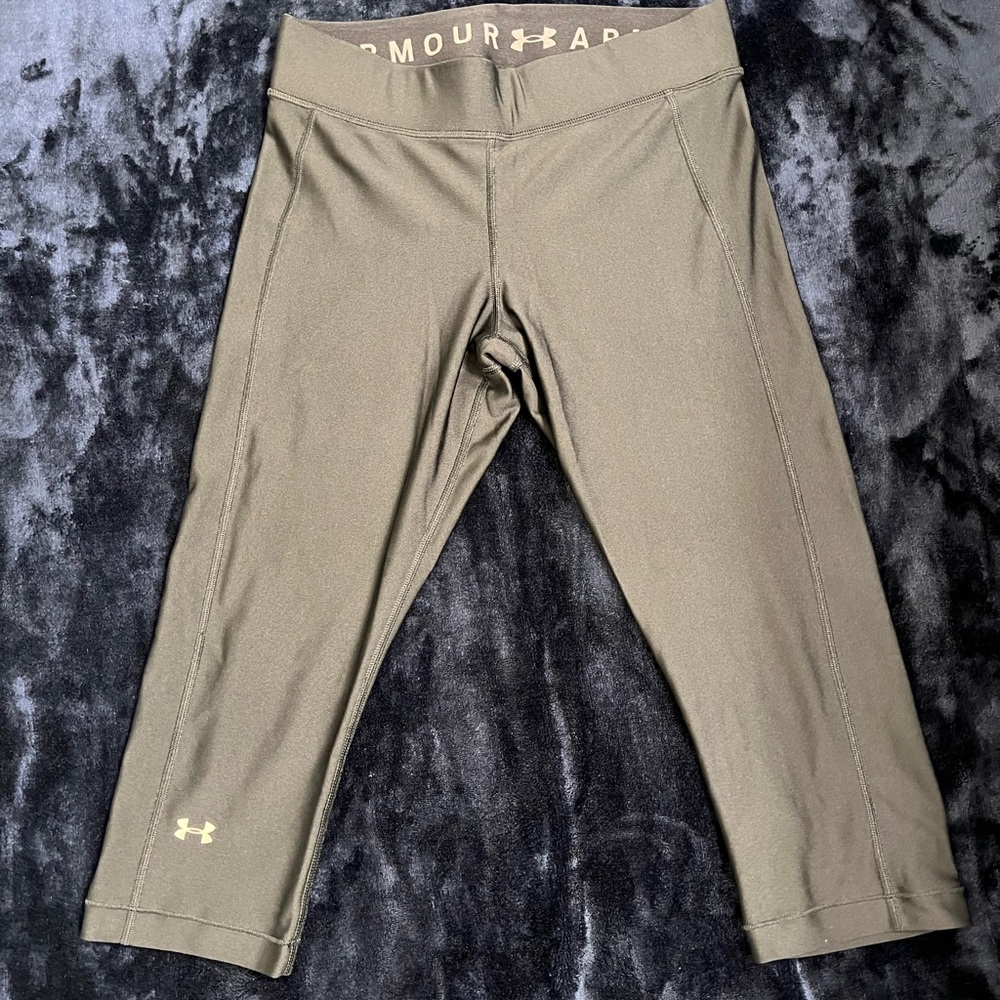 Pre owned Under Armour women’s black workout cropped Leggings
